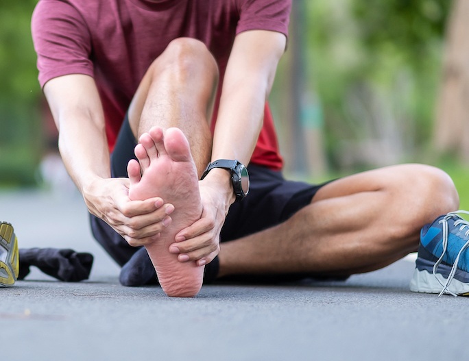 man suffering from plantar fasciitis after jogging